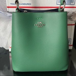 NWOT COACH LTH SMALL TOWN BUCKET in Shamrock Midnight green